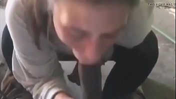 sex шлюшка сосет мой член и глотает сразу после того как мы только что встретились porn