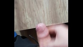 sex подросток кончил на стол porn