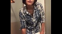 sex 彼女の尻を見せびらかす恥ずかしがり屋の小柄なベイブ porn