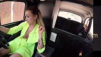 sex женское фейковое такси daisy lee скачет на большом члене в своем такси porn