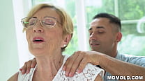 sex 変態オールドチャビーギルフマリヤは幸運な日を過ごし若いドンに飛び乗る porn