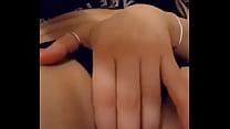 sex я прикасаюсь к своей киске а затем пальцами ко рту porn
