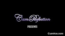 sex шаловливая красотка получает камшот на ее лицо сосет весь эякулят porn