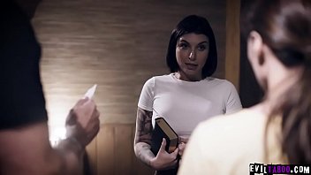 sex 反逆者の のアイビールベルは角質の学校長ディックチブルズによって管理されている学校に捨てられ彼とのクソセッションをすることになった porn
