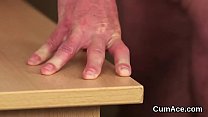 sex злющая красотка получает камшот на ее лицо глотая всю сперму porn
