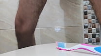 sex я наполняю соседа по комнате молочной зубной щеткой чтобы ее можно было принять за зубную пасту porn
