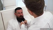 sex горячая богатая жена с большими сиськами изменяет мужу с лучшей подругой милфой в гараже porn