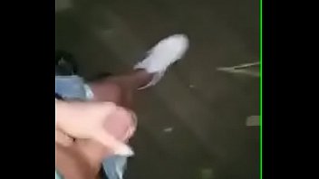 sex трансвистит мастурбирует на улице porn