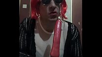 sex бисексуал кроссдрессер марк райт трахает фаллоимитатор на палке затем отсасывает его желая чтобы это был твой член porn