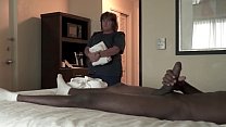 sex nicheparadebbwホテルメイドが白い手で大きな黒いコックを撫でる porn