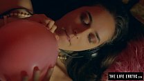 sex крупный план милфы с пухлыми сосками жестко мастурбирующей на воздушном шаре porn