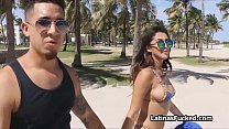 sex латина в безупречном бикини переходит с пляжа на член porn