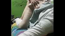 sex фиолетовый антагонист снимает себя в школьной форме в четвереньках и получает член porn
