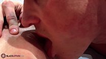 sex муж неаккуратно ест жене пизду домашнее пара porn
