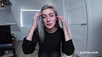 sex сладкая миниатюрная мастурбация пальцами и игрушкой себя до оргазма в любительском видео porn