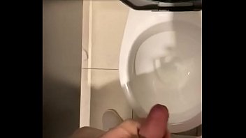 sex снова в спортзале так что стрессу потребовалась дрочка с горячим камшотом porn