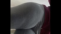 sex твоя толстая итальянская мама примеряет штаны для йоги в магазине и не носит трусики porn