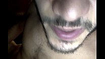 sex возбужденная тинка мастурбирует с большим членом porn