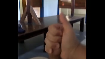 sex トラニーffキティは巨大なおもちゃの上に座っています porn