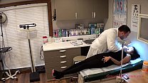 sex горячая латинская тинка получает обязательный медицинский осмотр в школе от доктора тампы в клинике porn