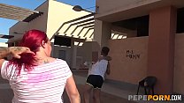 sex парень из реалитишоу и его двоюродный брат трахают пухлую рыжую porn