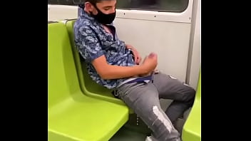sex маска дрочит в метро porn