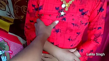 sex अपन गरलफरड क कन म लजकर चचय दबय फर रज ह गय porn