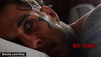 sex мотель без презерватива с двумя возбужденными мужчинами bromo porn