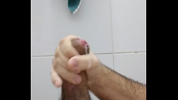 sex медведь дрочит в ванной porn