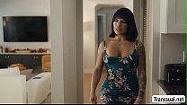 sex трансвестит foxxy трахает мускулистого сантехника дрейвена porn