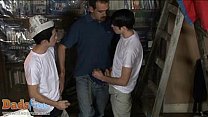 sex симпатичные мальчики и папа устраивают горячую оргию с рисованием porn