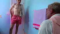sex 彼は初めて彼の新しい義理の息子に会いますゲイポルノ porn