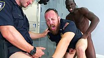 sex двух возбужденных копов трахнул черный бандит porn