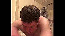 sex чувак 2020 так сильно шлепает себя что у него трясутся ягодицы porn