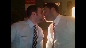 sex сексуальные парни целуют друг друга во время курения gaylavidacom porn