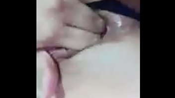 sex маленькая подруга звонит мне по скайпу потому что ей было очень жарко и ее киска была очень влажной porn