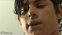 sex 彼のペッカーをけいれんパンツにアリと十代の少年 porn
