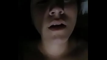 sex очень горячая 18летняя шлюха на карантине мастурбирует и отправляет это в whatsapp porn