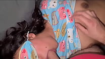 sex ベッドで妹のタイトなお尻を犯す porn