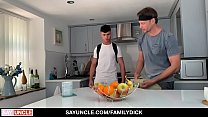 sex stepsonからディックとフットマッサージを受ける porn