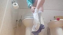 sex я знаю что шпионить за мамой в ванной запрещено но замечательно слышать ее пердеть porn