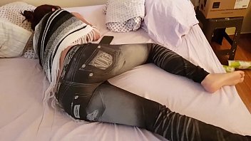 sex パーティーの後にいとこが寝ている porn
