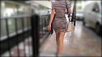 sex горячая жена ходит в обтягивающем платье покачивая сексуальной попкой porn