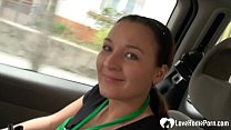 sex 私は彼女を拾い上げて激しく犯した porn