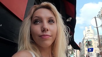 sex кимбер к которой подошла на улице собирается выебать двух парней в сети porn
