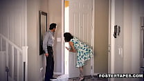 sex миниатюрная молодая женщина фостер падчерица ария ли втроем с новой милфой с большими сиськами фостер мачехой porn