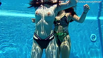 sex сексуальные красотки с большими сиськами плавают под водой в бассейне porn