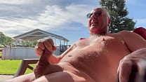 sex мастурбирует на улице porn