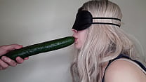 sex 目隠しされた愚かな友人の妻は味覚ゲームで私のディックを吸って絶頂を飲み込むようにだまされました porn
