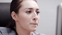 sex горячая брюнетка с длинными ногами трахает своего босса porn